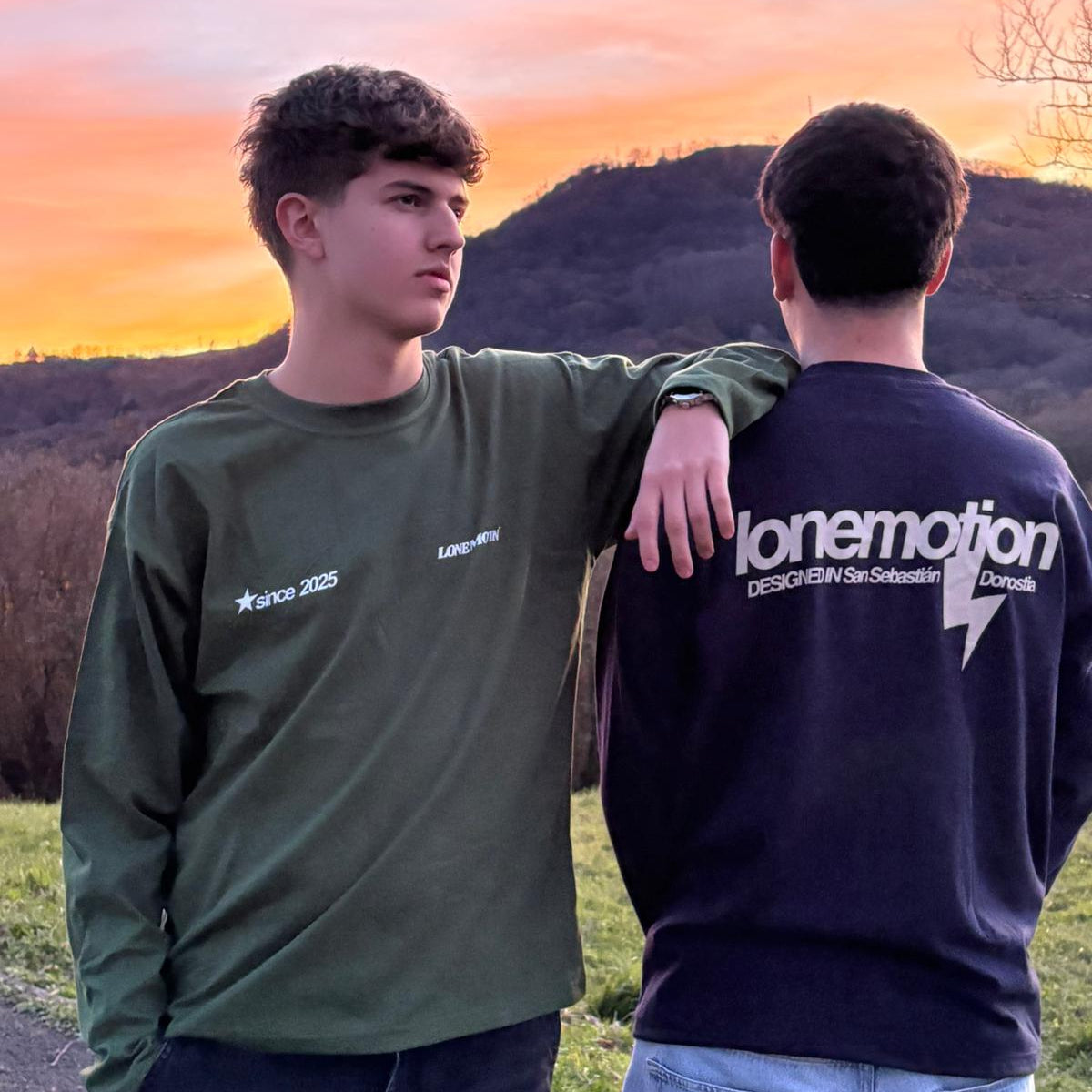 LIGHTING MOTION T-SHIRT